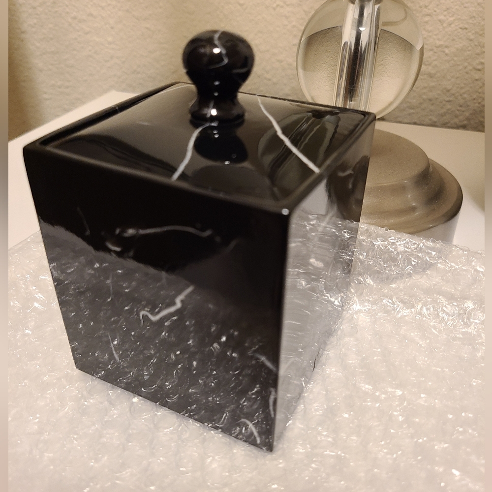 Pack of 2 bathroom organizer trays